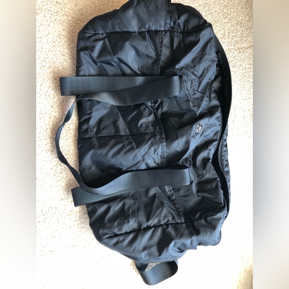 Gaiam black gym bag with yoga mat straps